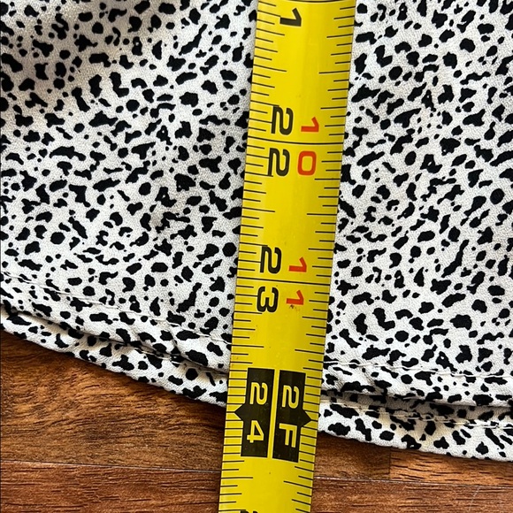 Brand new Sienna Sky Black and White Puff Sleeve Blouse - Picture 15 of 16